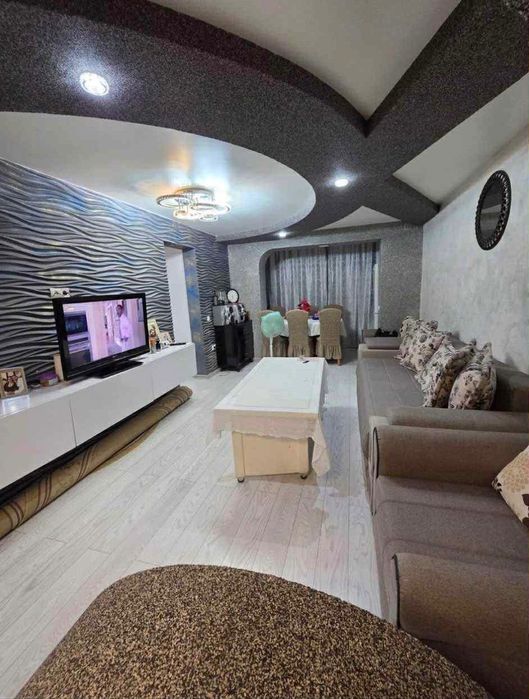 Închiriez apartament cu 3 camere