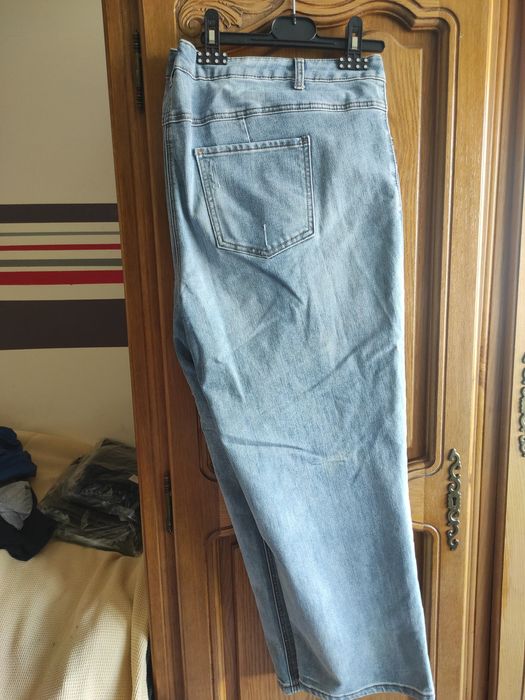 Pantaloni tip blugi, modele diferite, marimi si culori diferite
Modele
