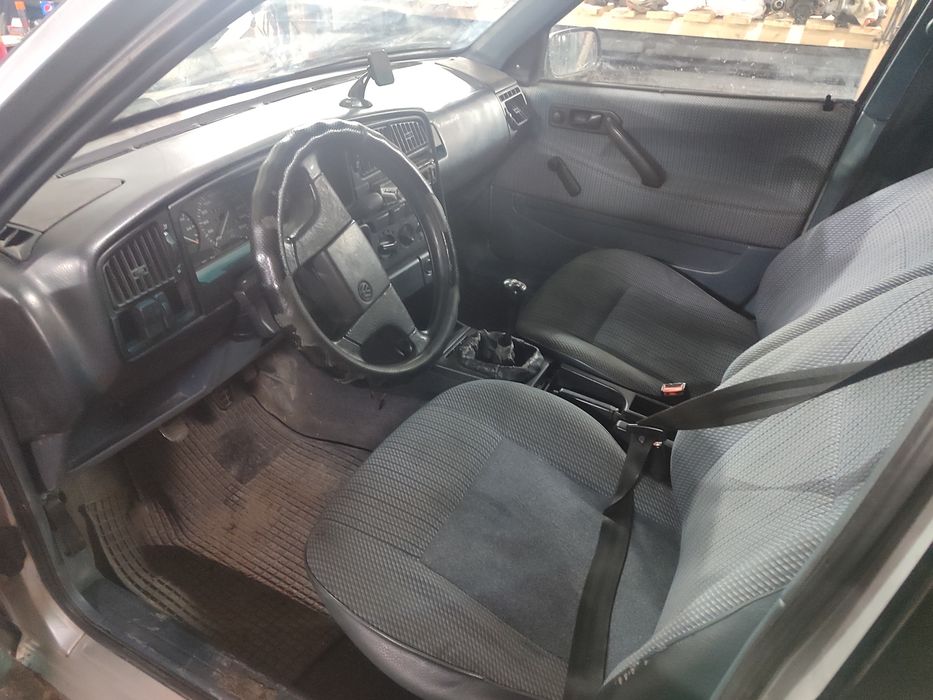 Запчасти на пассат Б3 универсал и седан