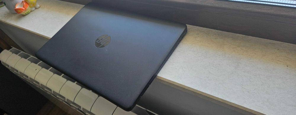 Продавам много запазен лаптоп HP, работи отлично, с оригинално зарядно.
