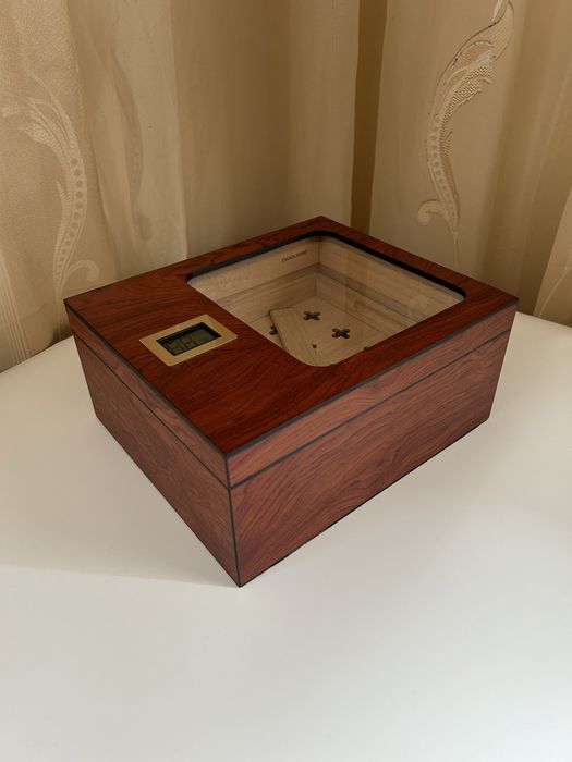 Луксозен хумидор от кедрово дърво с хигрометър – нов, 55 пури