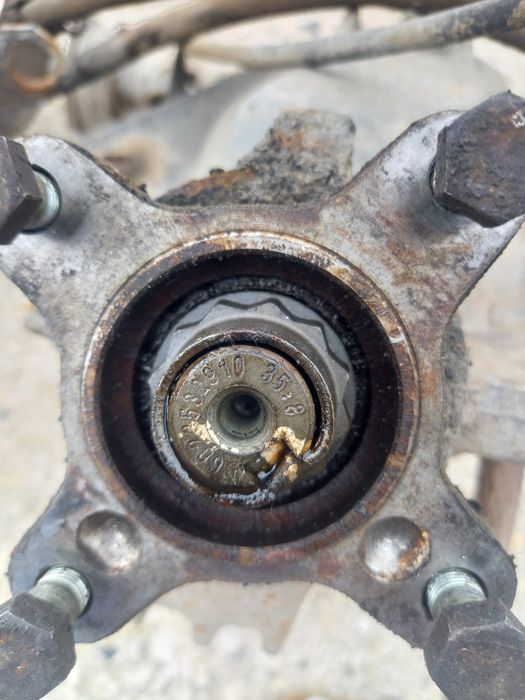 Заден Мост за Мерцедес Спринтер 310 D !