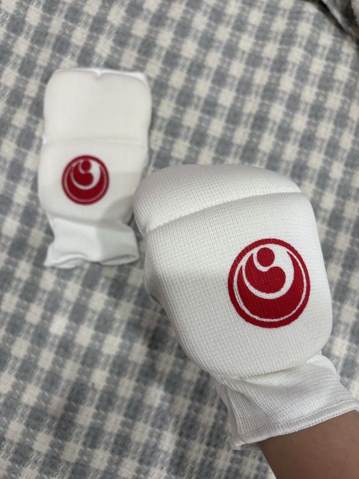 Продам нарукавники для каратэ