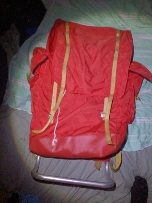 Продавам туристическа раница чисто нова