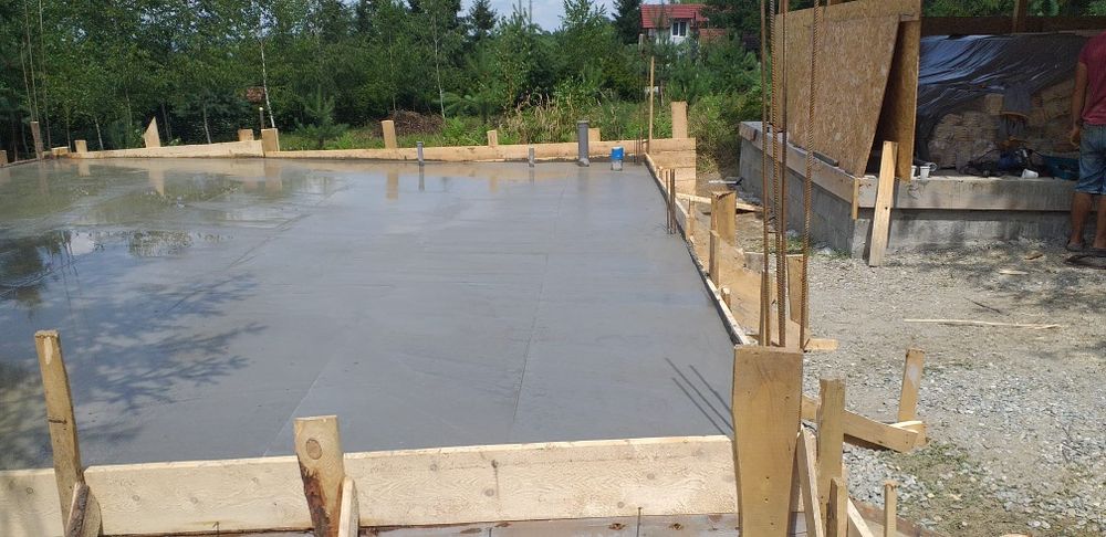 Vand containere pe structura metalica acceptam variante auto