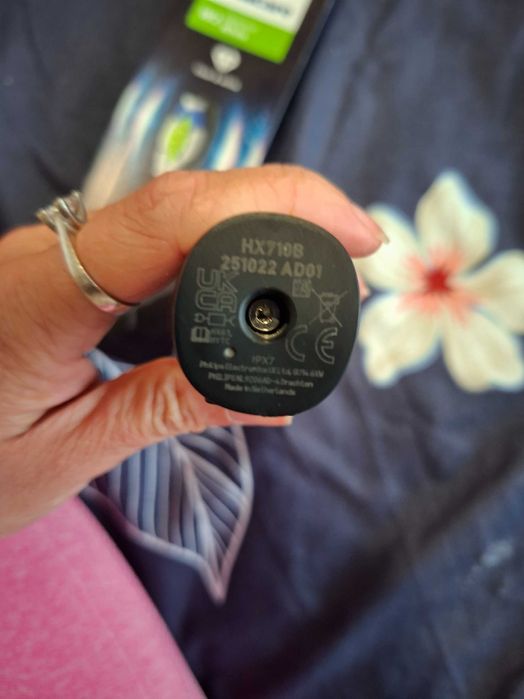 Спешно Philips Sonicare HX710B