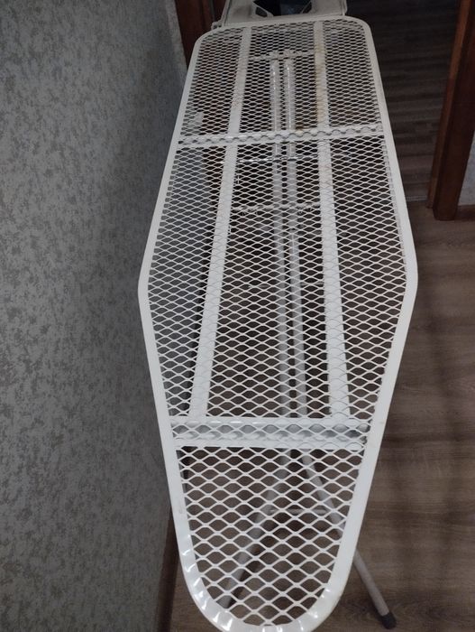 Гладильная доска. Хорошего качества.