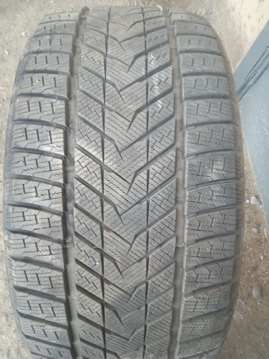 Продам разноширокую резину.