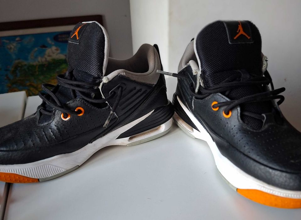 JORDAN MAX AURA 5 (GS) Marime 38