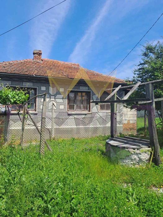 Къща в Варна, област-с.Пчелник площ 80 цена 40000