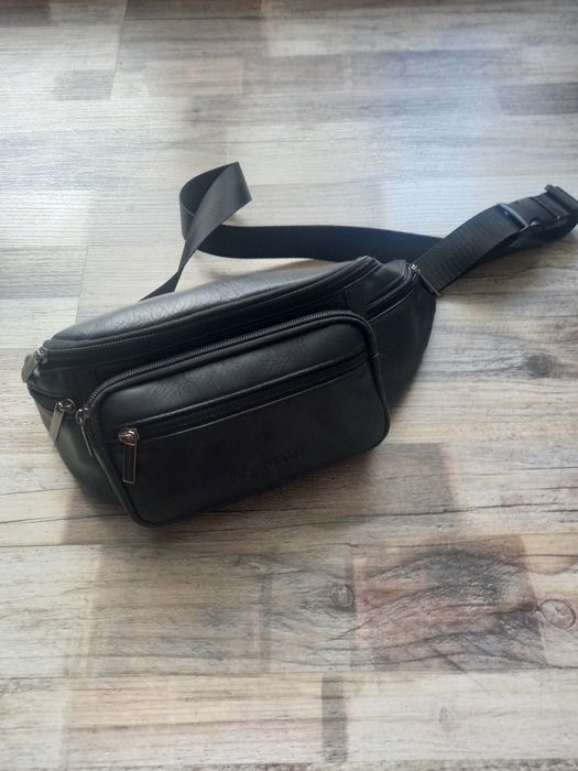 Мъжка чантичка за през рамо и кръст кожена