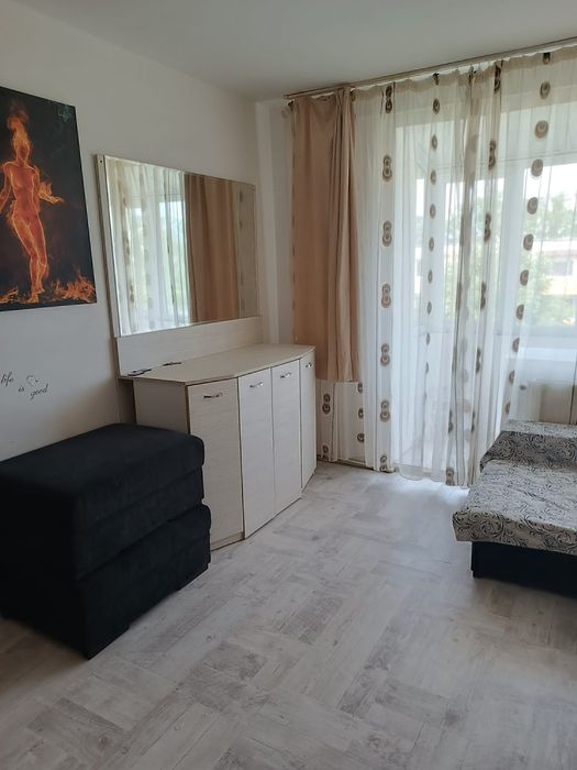 Vând apartament  2 camere  zona Cina