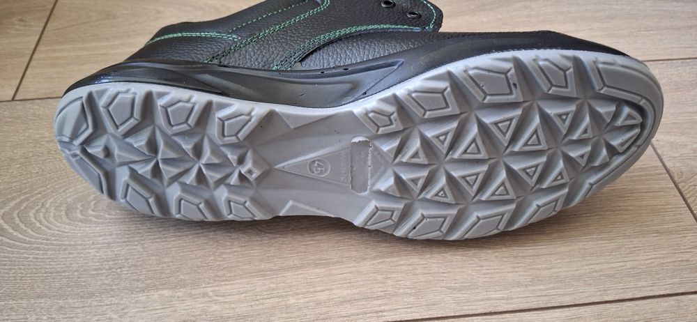 Работни обувки номер  45 с метално бомбе / Safety shoes