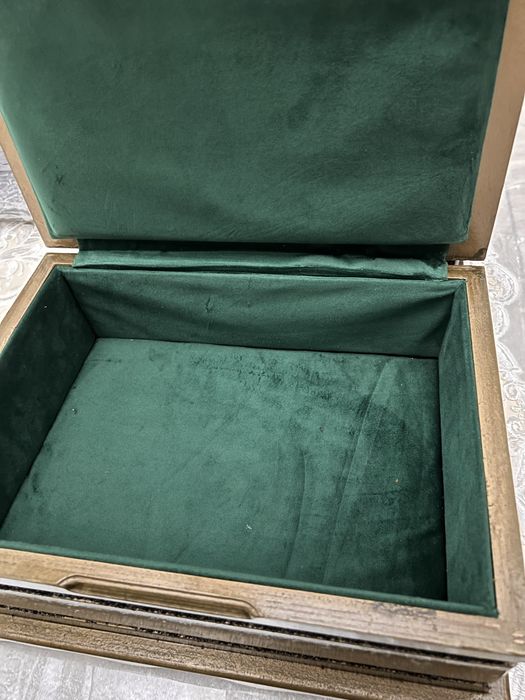 Продаются шкатулки под Коран