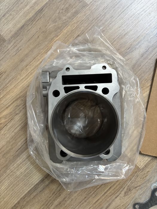 Цилиндър и бутало Сузуки ДР 350 Suzuki DR 350