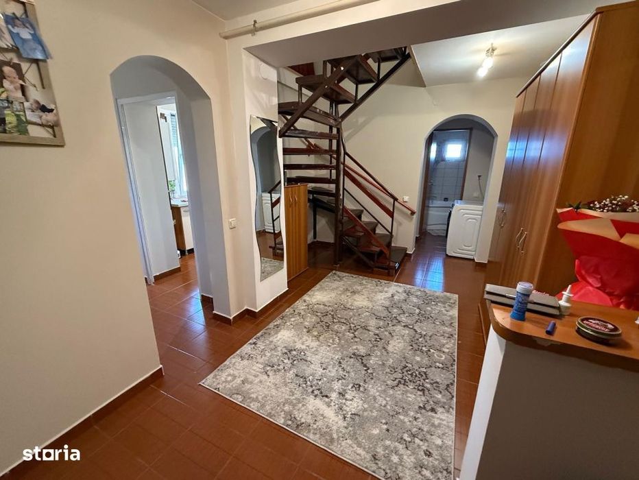 Apartament 4 camere decomandat cu scara interioara, Zona Sarari