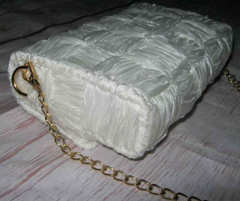 Дамска чантичка - ръчно изработена