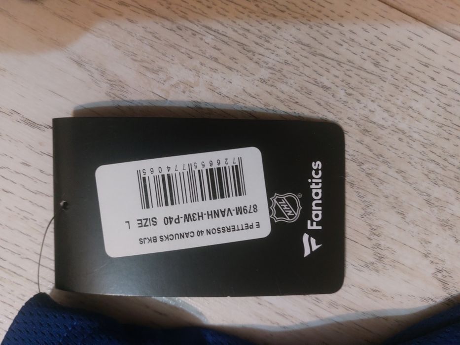 Jersey NHL Vancouver Canucks, Marimea L bluza este noua cu etichetă mi