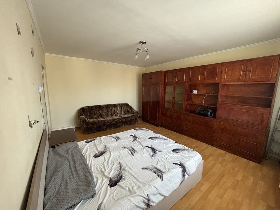 închiriez garsonieră, Războieni