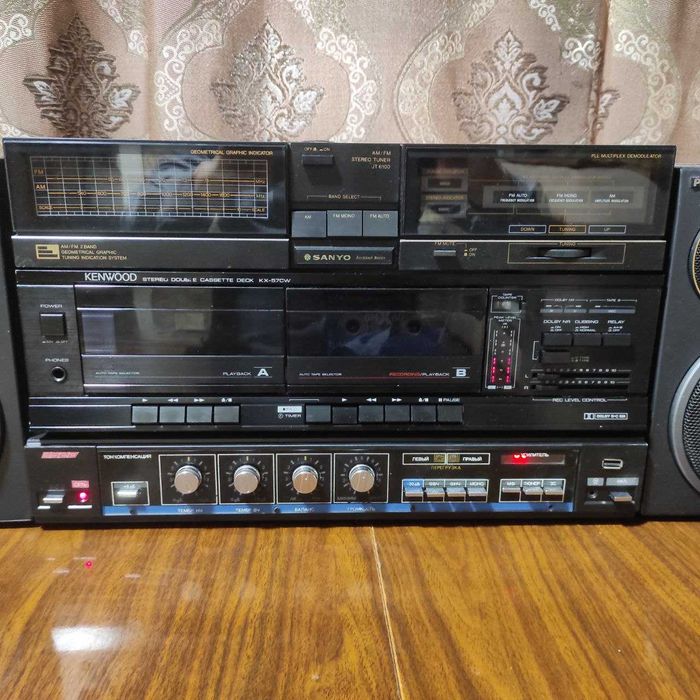 Музыкальный центр.