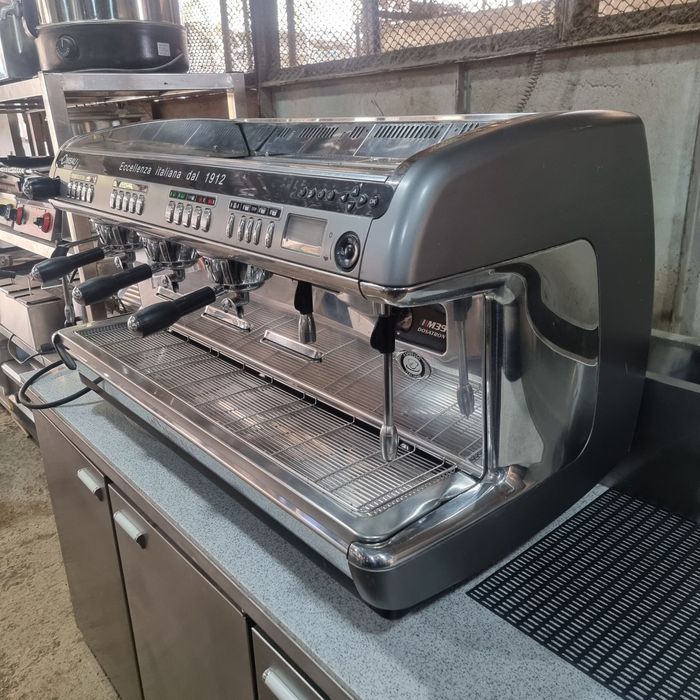 Kofe mashinka Italianski xolati ideal