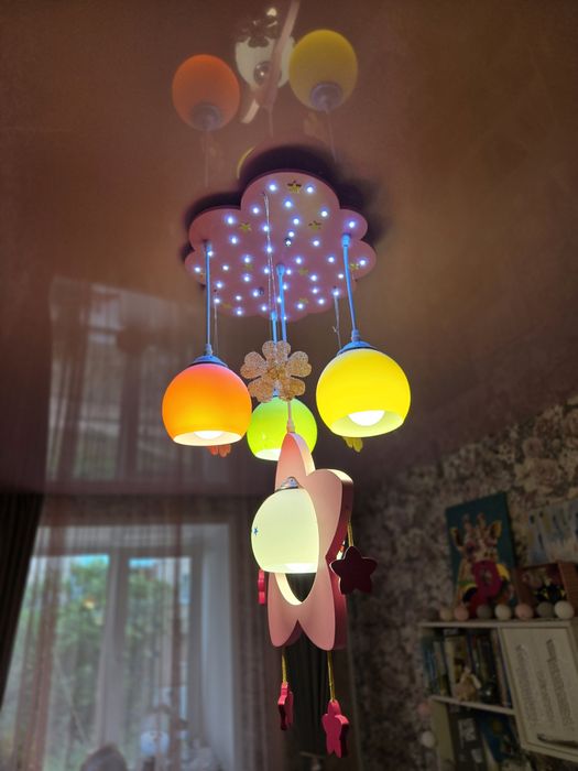 Продаётся люстра в детскую