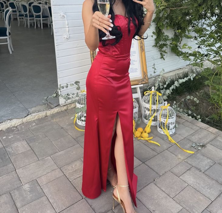 Vand rochie lunga rosie