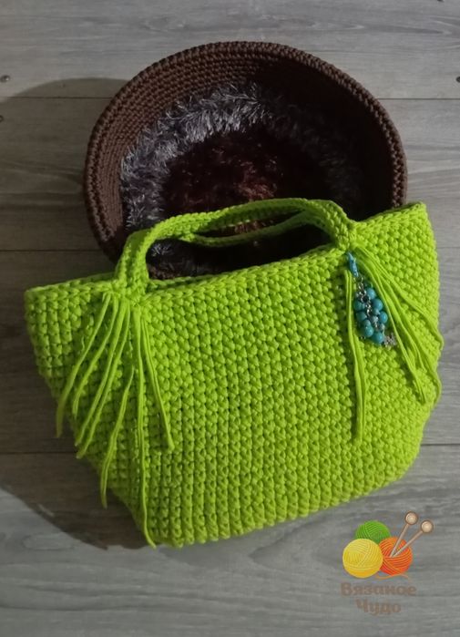Сумочка ручной работы 
Связана крючком из трикотажной пряжи 
Размеры: