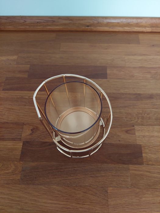 Красиви свещници в цвят розово злато