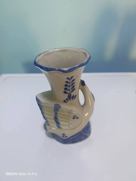 Стара керамична ваза