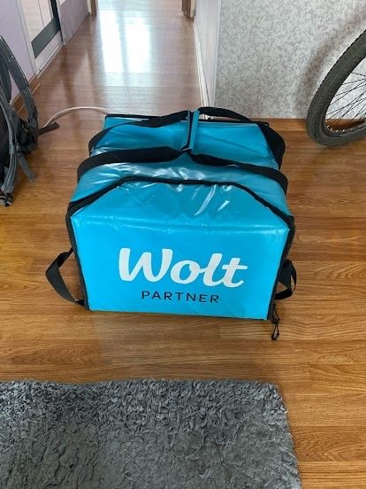 Продам сумку Glovo и Wolt