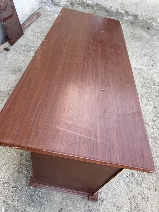 Ofis stoli yarim narxida