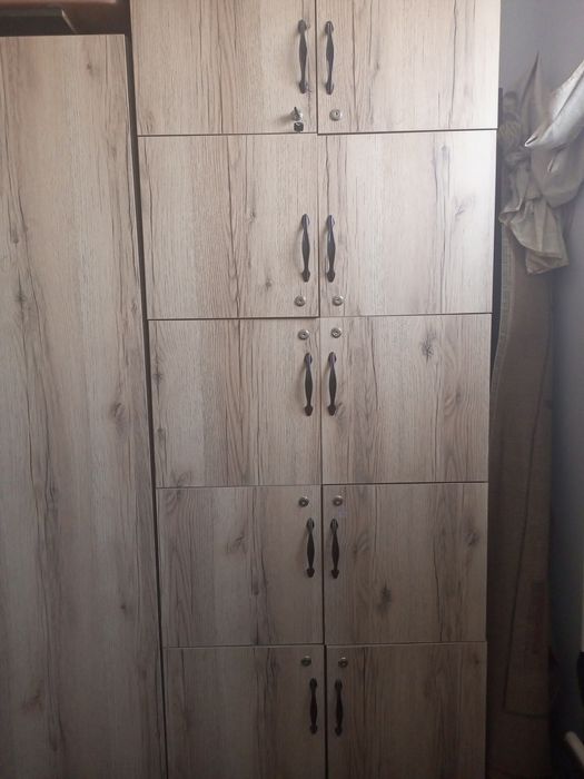 Шкаф с замком полочный