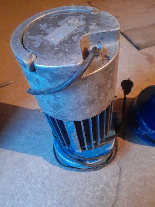 Продам водный насос б/у