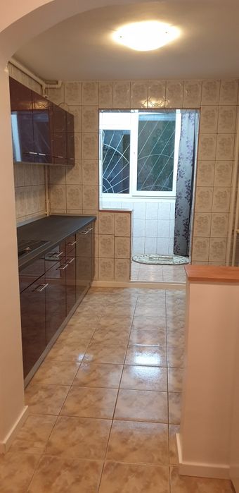 Închiriez 3 camere