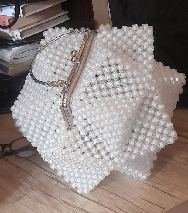 Белая сумка из бусин, Икосаэдр.