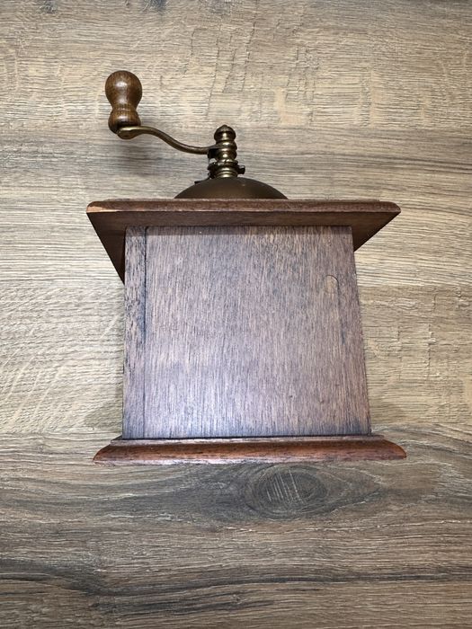 Vand rasnita de cafea/nuci veche din lemn (rasnita,cafea,boabe,vintage