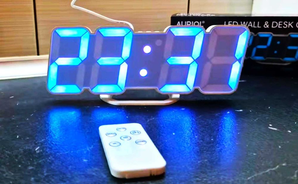 Ceas cu LED, 3D, urias, cu telecomanda, pentru perete sau birou, arata si temperatura; multiple culori si jocuri lumini; nou, sigilat, din Germania