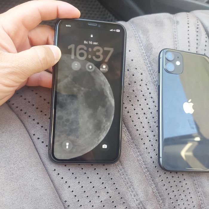 Продам айфон 11 память 128 гб