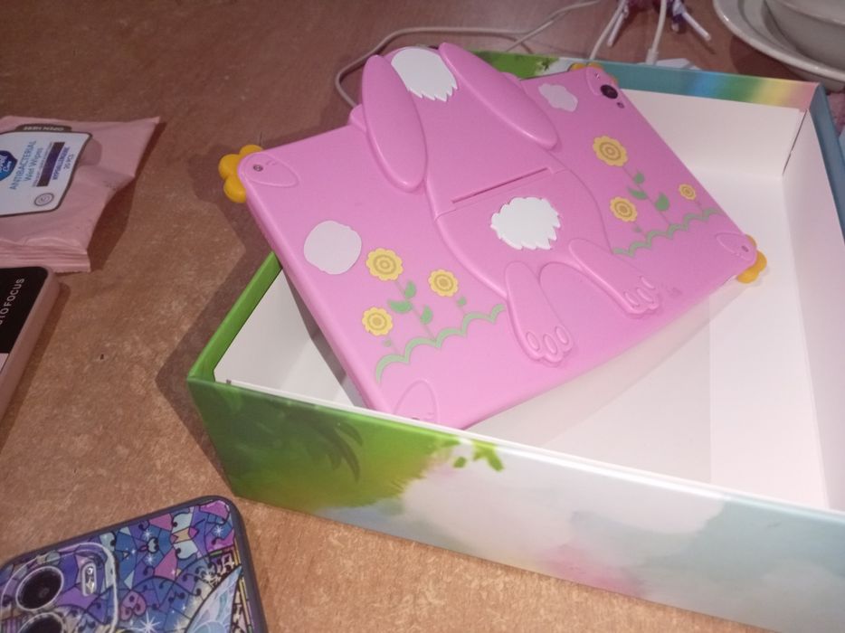 Продам телефон редми А2+ и планшет