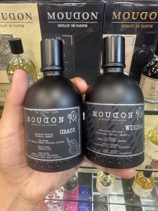 Moudon Elegant Radiant Obsidian