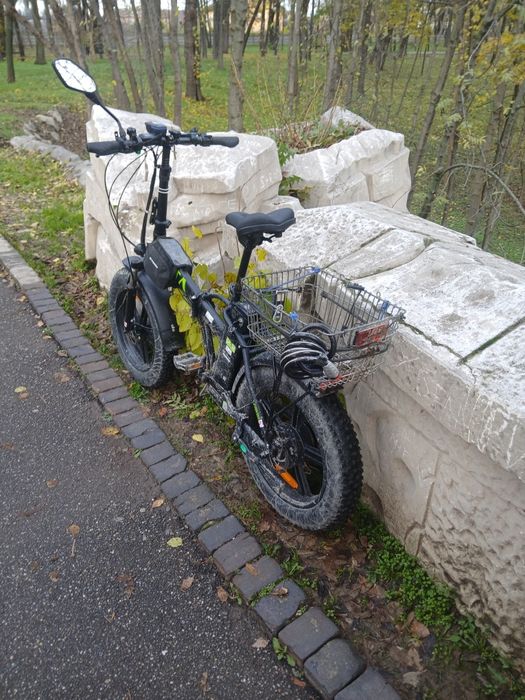 Vând bicicletă electrică cu două baterii mai multe detalii la telefon