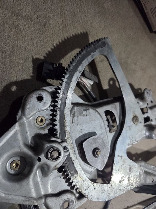 Стеклоподьемник электро бмв Е34