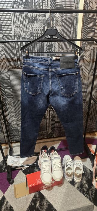 Vând blugi dsquared 2