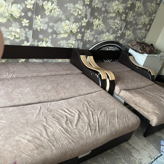 Продам 2 дивана с подушками