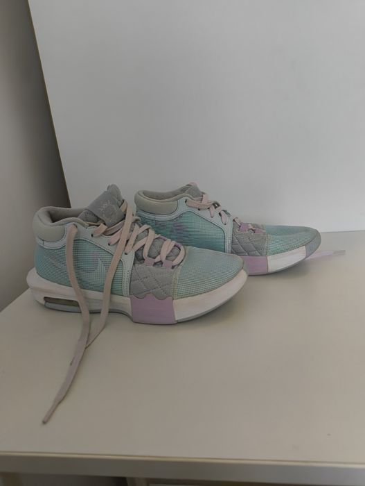 Nike Le Bron Witness 8