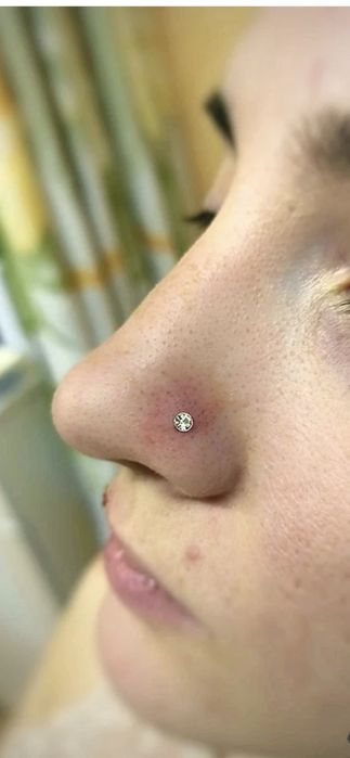 Прокалывание носа пирсинг