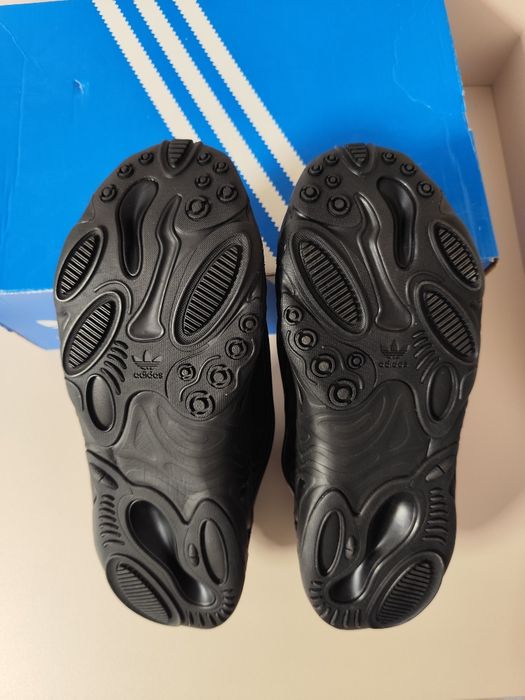 Обувки Adidas Oznova.