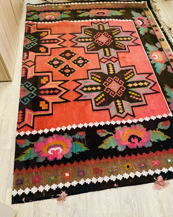 Антикварный ковер ручной работы.