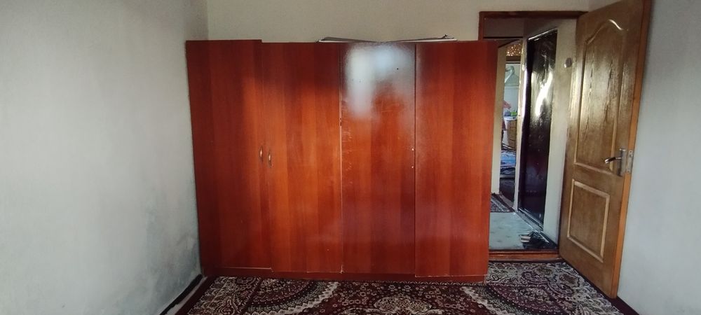 Uy uchun mebellar sotiladi